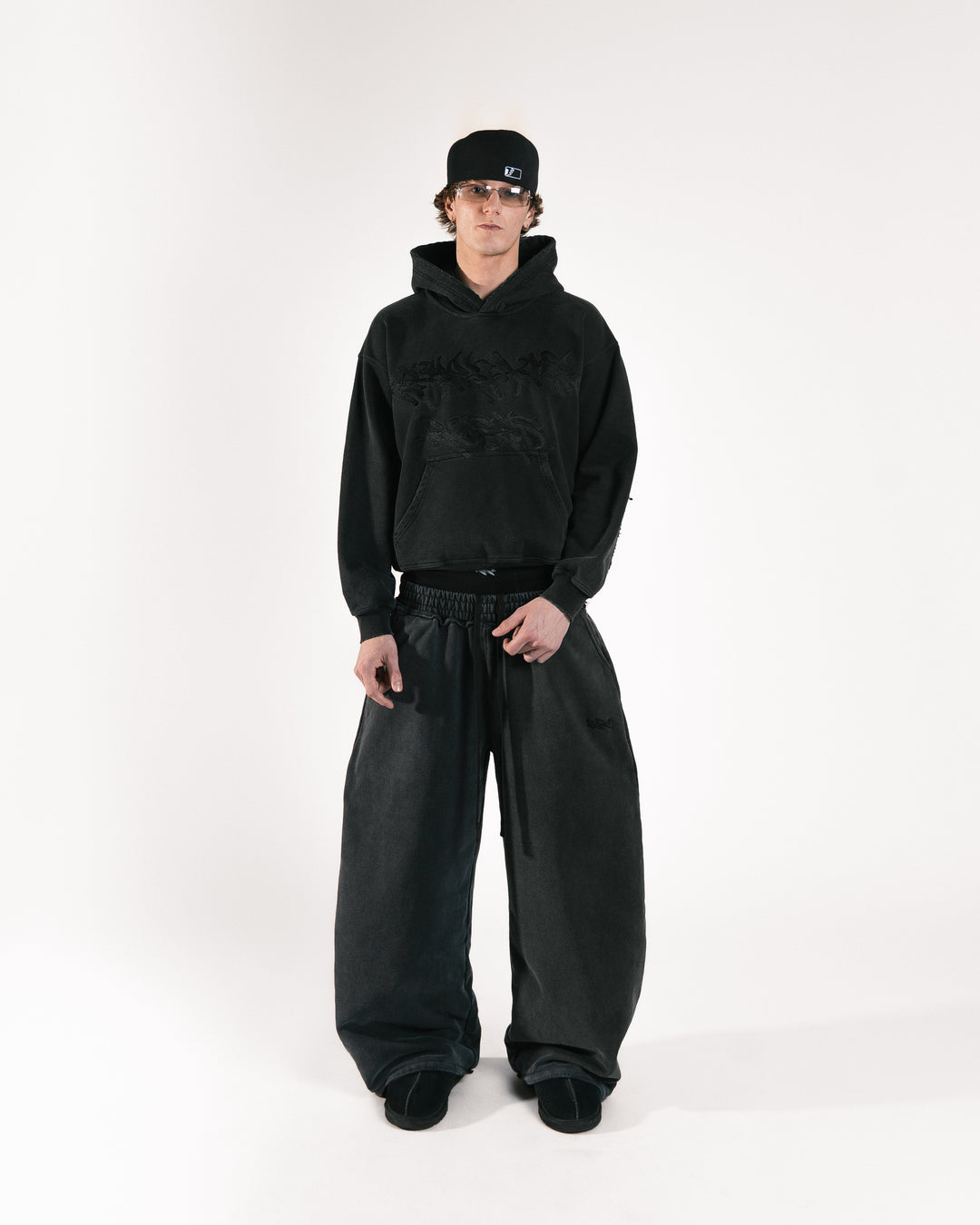 CONTRAST HOODIE