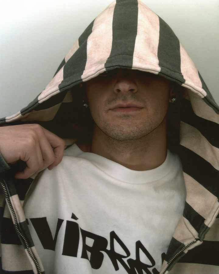 TVIBRRRI T-SHIRT [PRE-ORDER]